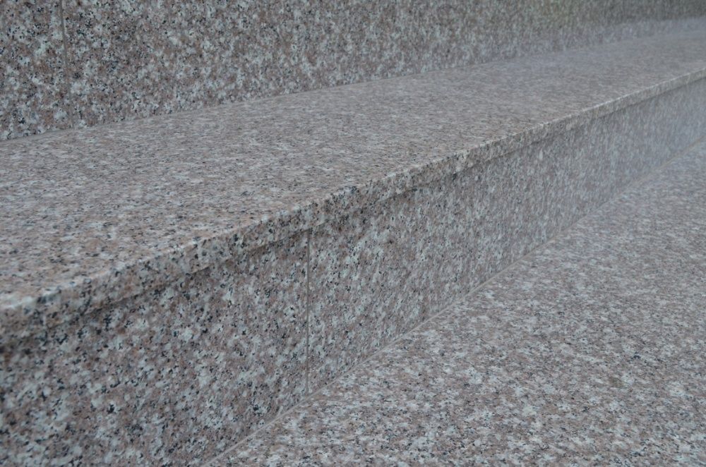 Schody  brązowy granit 150x33 zewnętrzne, wewnętrzne, gotowe stopnie