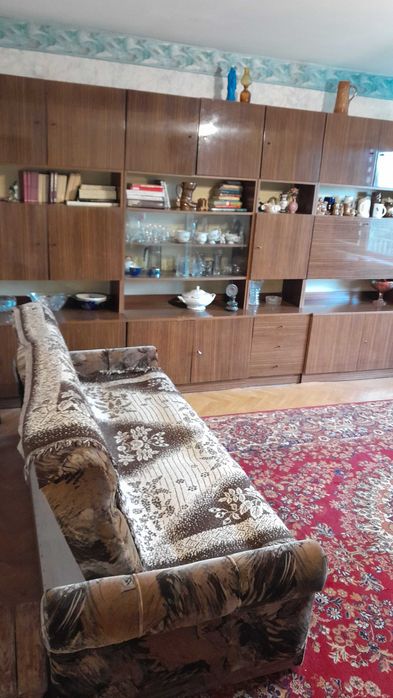 Wersalka (kanapa, sofa) tapicerowana w dobrym stanie