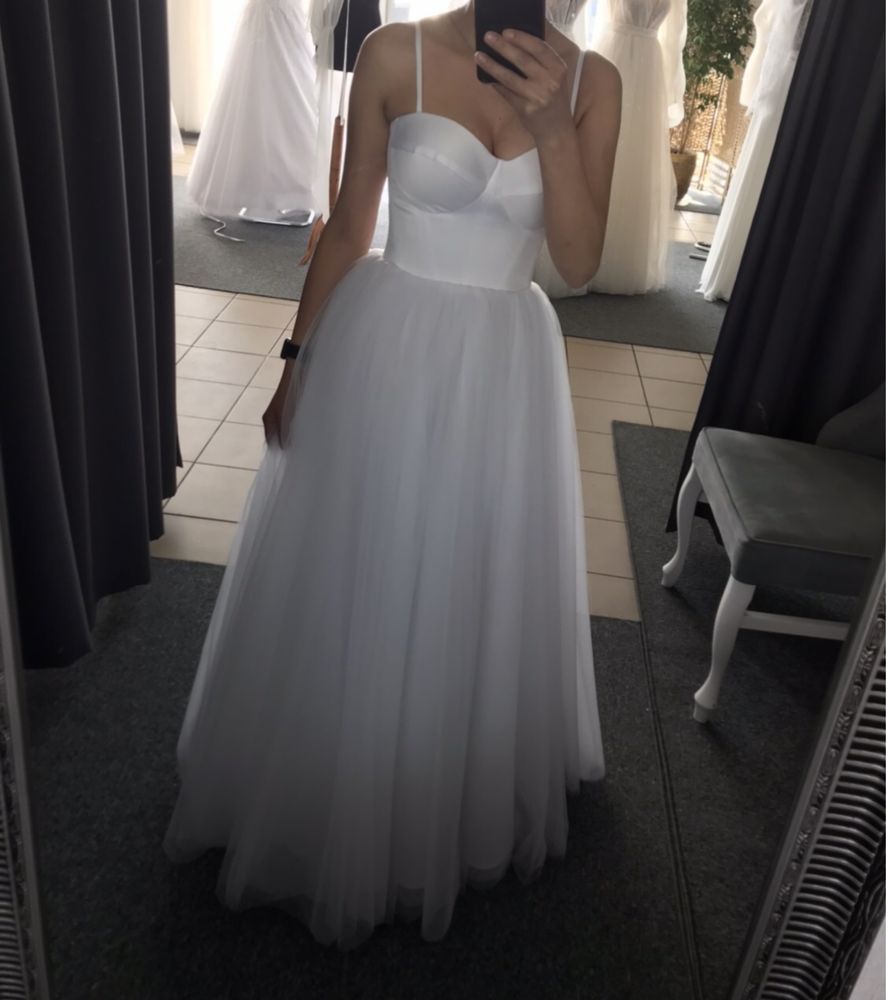 Minimalistyczna suknia ślubna , na ramiączkach , satynowa