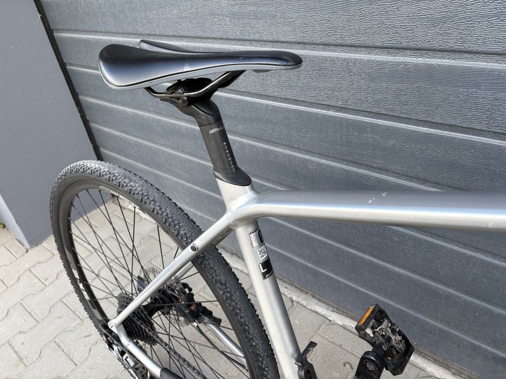 Rower Giant Toughroad L 28 hydraulika Shimano 3x9 Specialized Cube