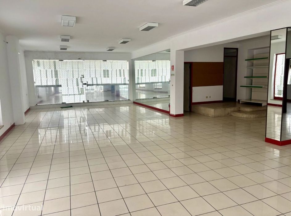 Arrenda-se Loja com Armazém /Coimbra