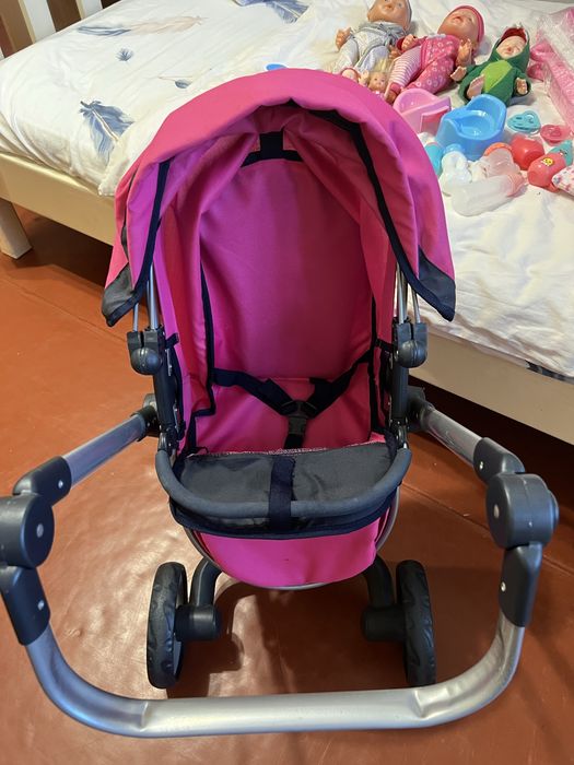 Продам набір з каляски, кроватки, ляльок і дрібничок до них