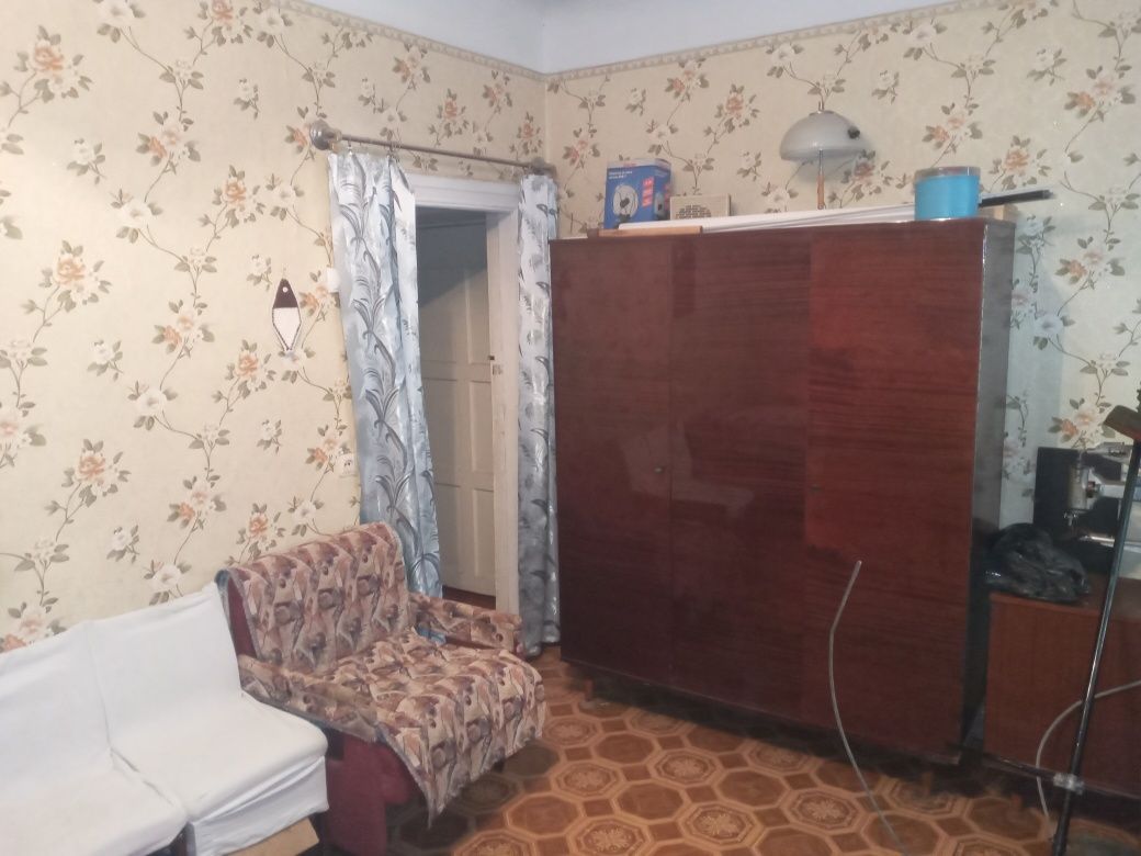 Терміново. Продам кімнату в 3х кімнатній комунальній квартирі. Район Ю