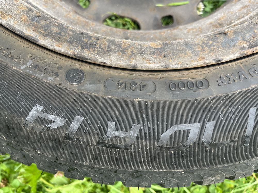 4 Felgi stalowe 14 vw 5x100 z oponami zimowymi kolpaki gratis