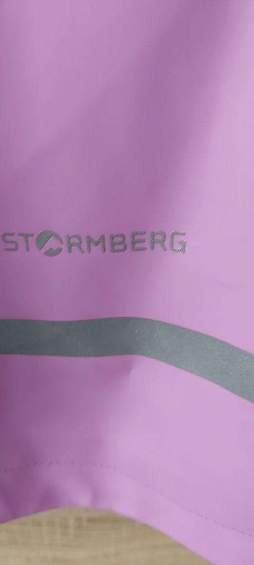 Fioletowa kurteczka przeciwdeszczowa gumowana Stormberg rozm  122cm