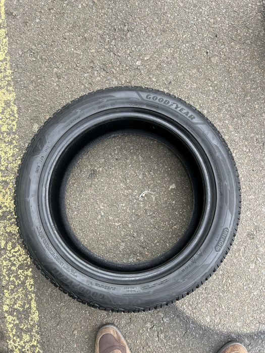 Резина зимова 225 50 r18 goodyear