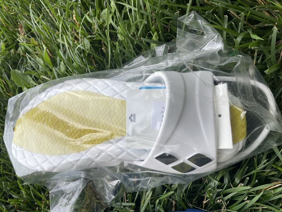 Arena тапці 37 розмір