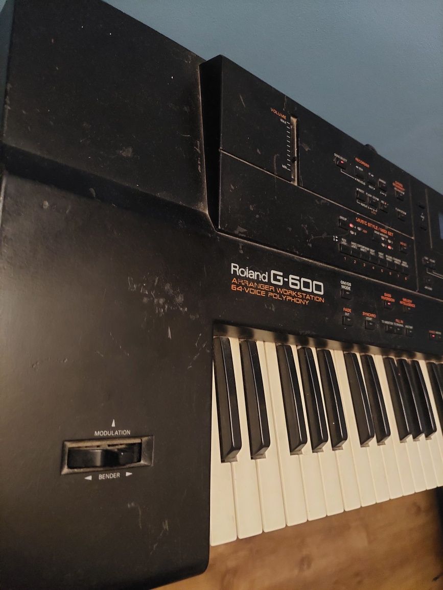 Sprzedam syntezator Roland g600