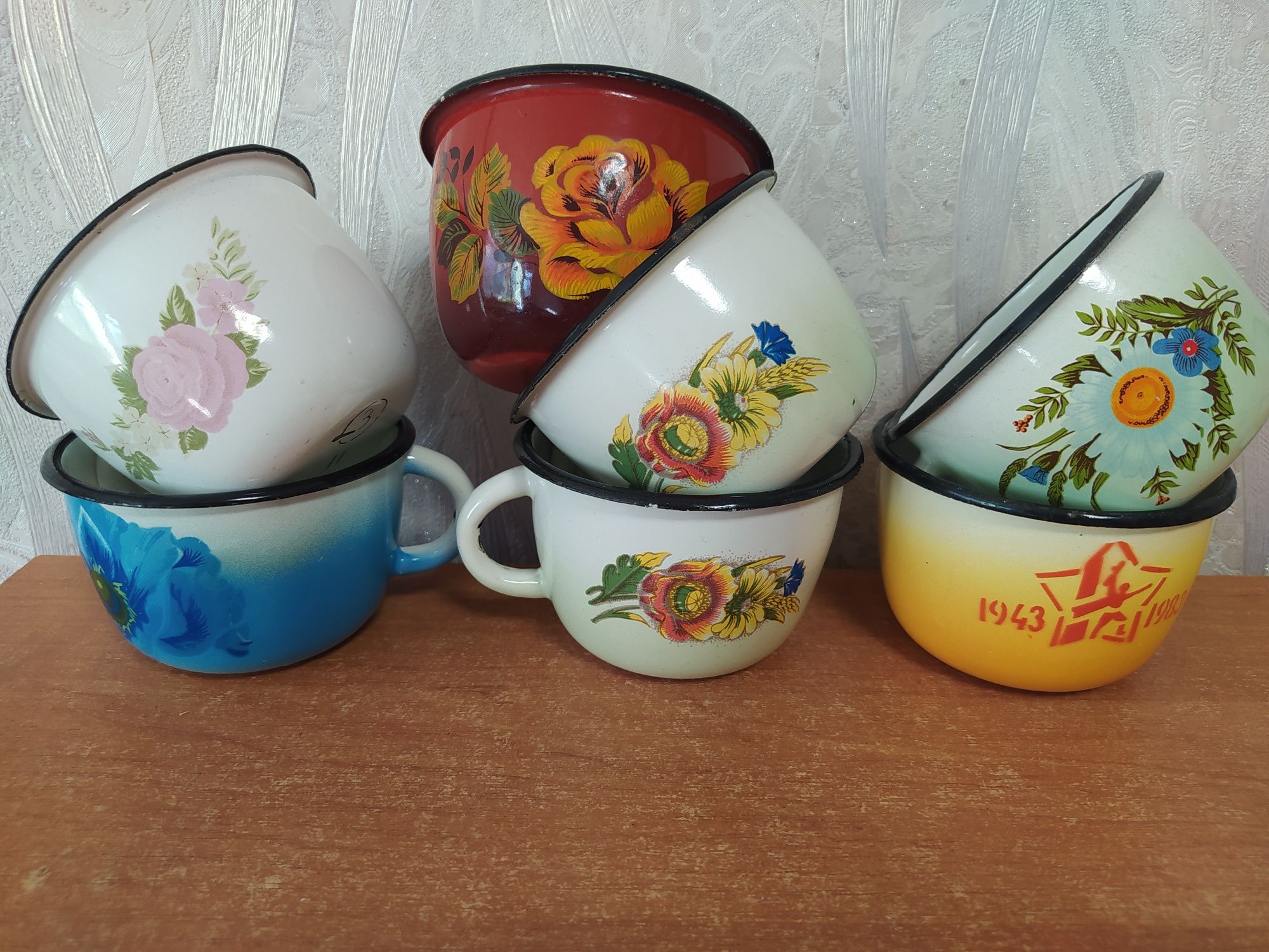 Эмалированные кружки СССР.