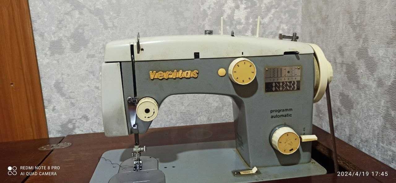 Швейная машина Veritas ножная