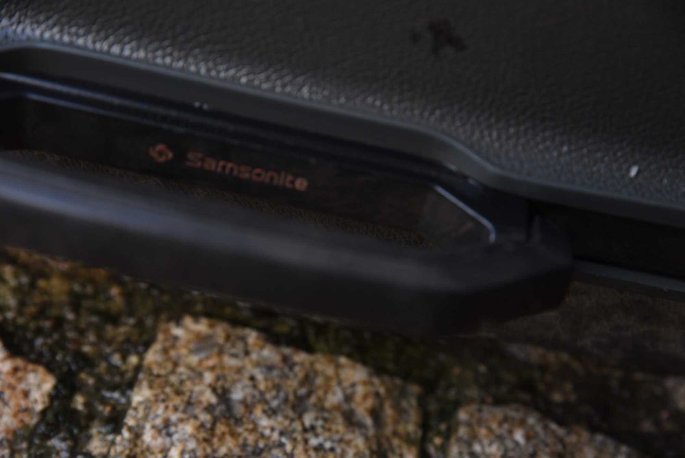 Mala Sansonite com rodas e chaves