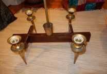 Candeeiro de tecto de suspensao, com tulipas em vidro trabalhado