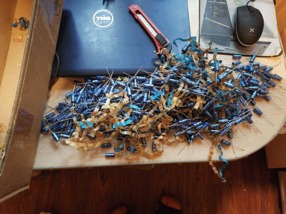 Конденсатори осьові електролітичні PHILIPS 150u 40V +20%/-20%