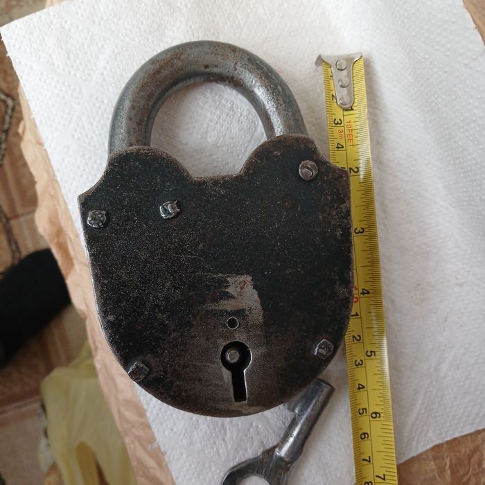 Большой навесной замок СССР.