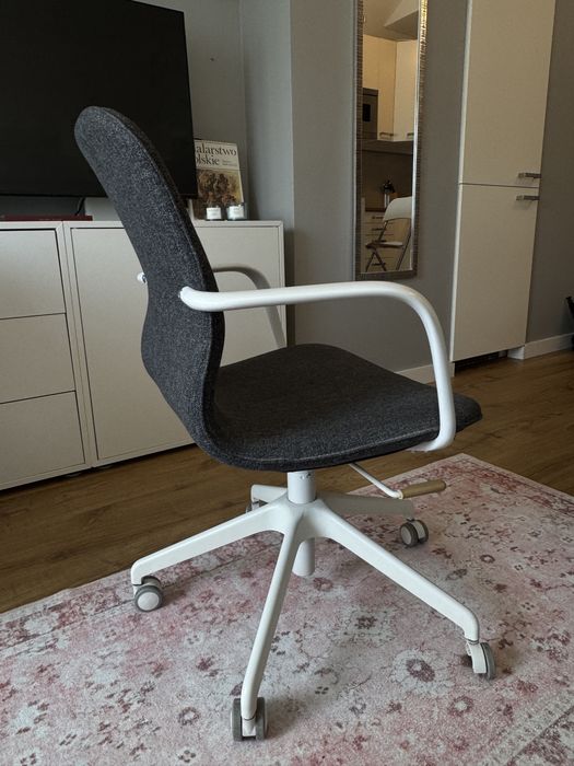 krzeslo ikea långfjäll z podłokietnikami obrotowe