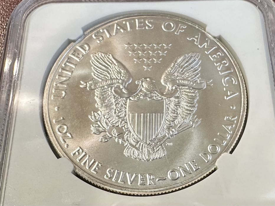 Инвестиционная монета США  Шагающая свобода в слабе NGC MS69