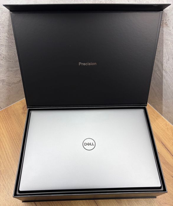 Mocny Dell Precision 5550 dla wymagającego-idealny stan i nowa bateria