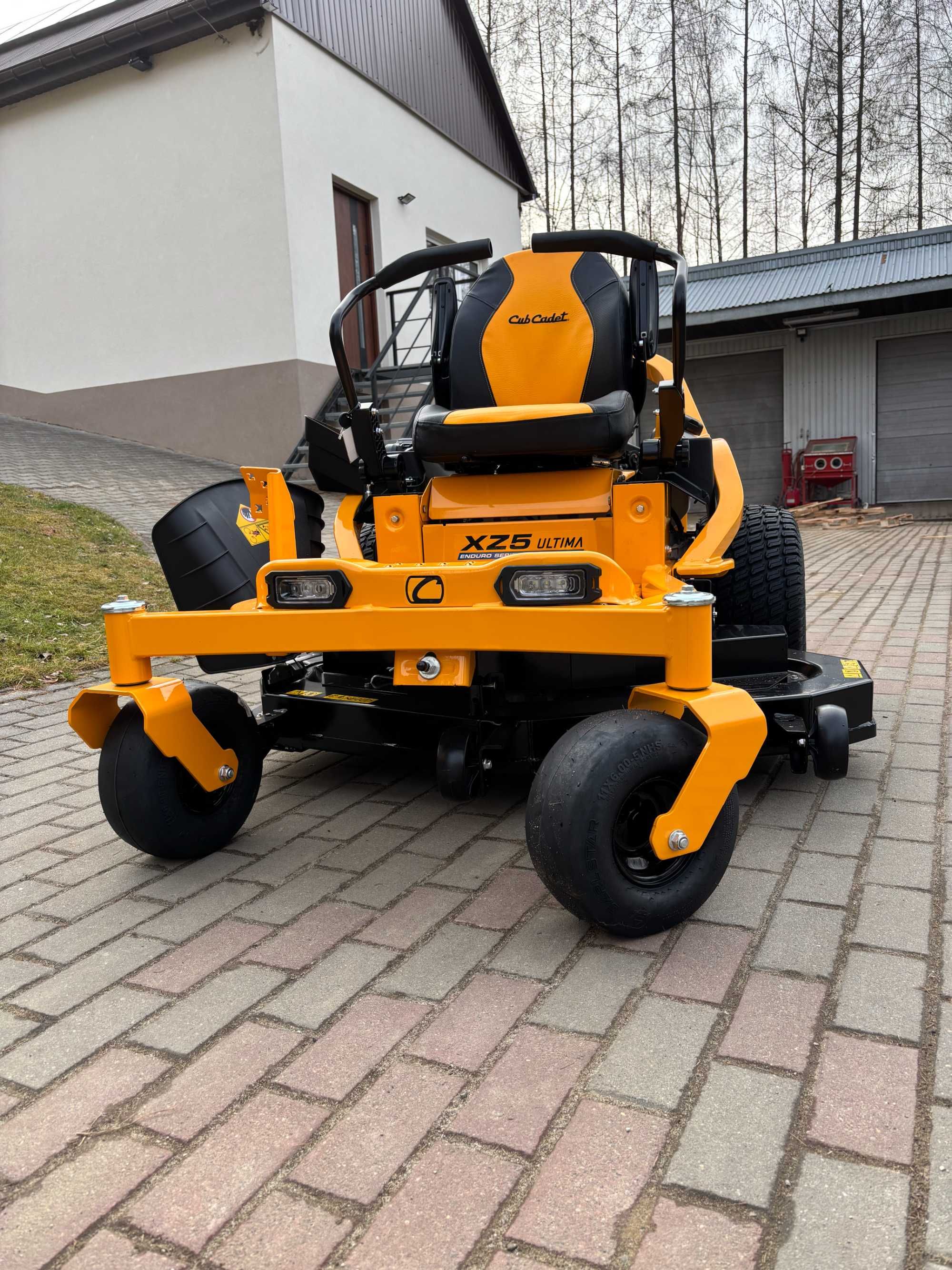 Kosiarka traktorek Cub Cadet Zero-Turn Ultima XZ5 L127
