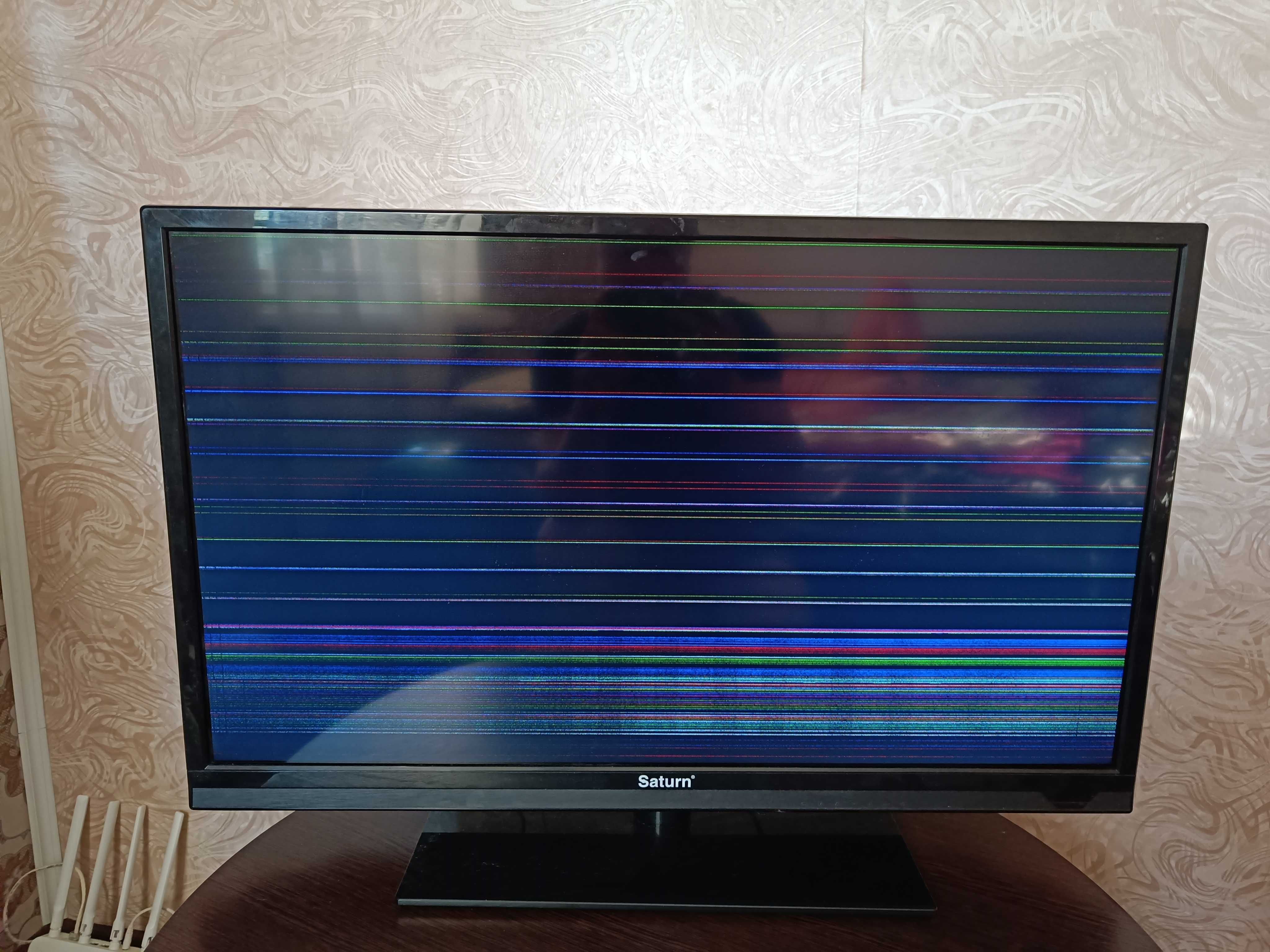 Продам телевізор Saturn 32" TV LED 32 P New