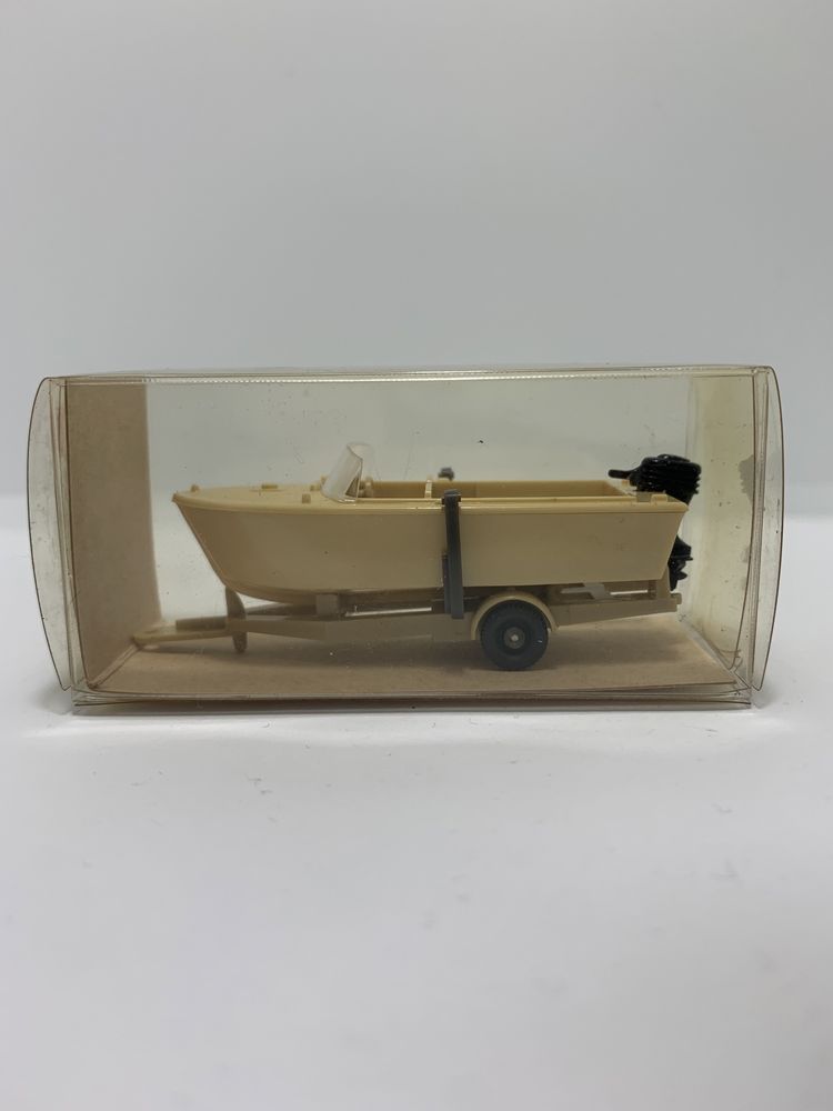 Barco a motor da Wiking escala 1/87