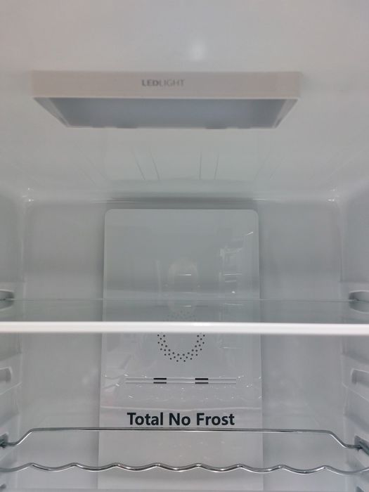 Холодильник Hisense noFrost висота 1.84 см. 3 шуфляди на морозильна к