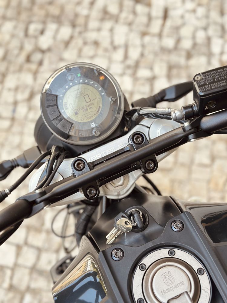 Husqvarna Svartpilen 401 de 2018 - Impecável