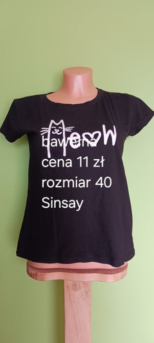 Czarny tshirt z białym nadrukiem Sinsay rozm.40