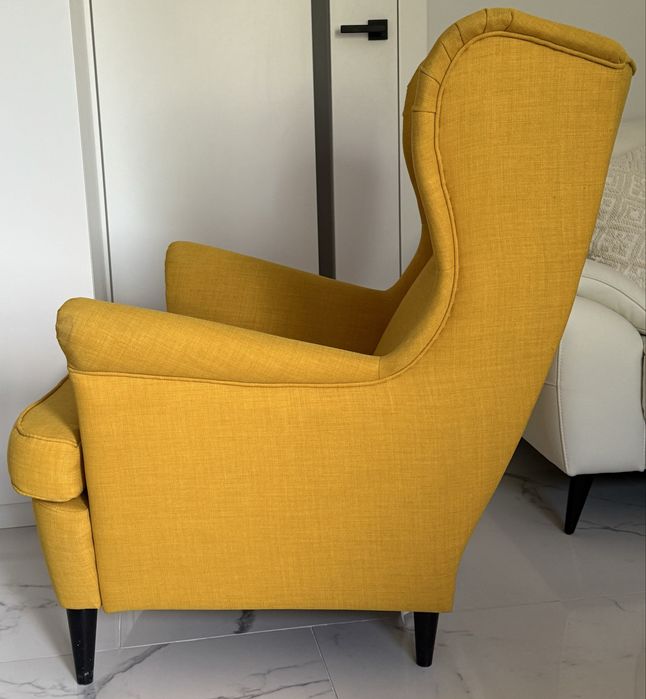 Zestaw Ikea Strandmon żółty fotel z podnóżkiem