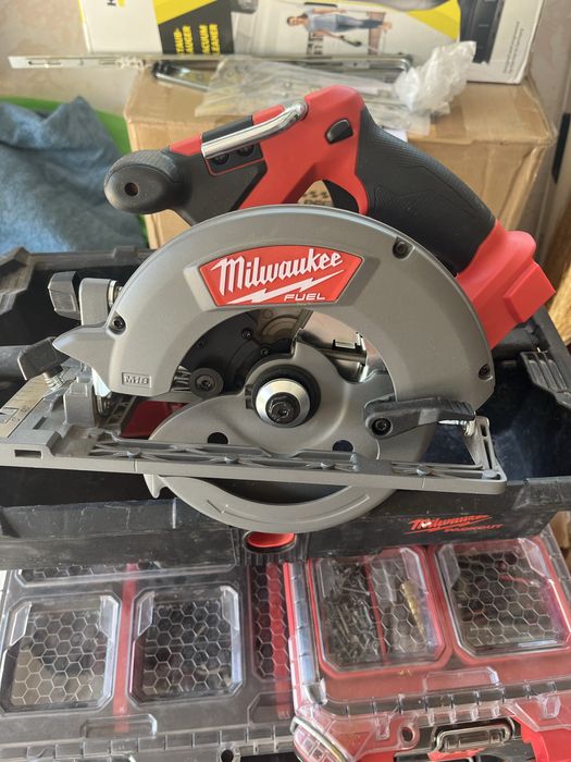 Milwaukee 2732-20 M18 Fuel Акумуляторна безщіткова циркулярна пила