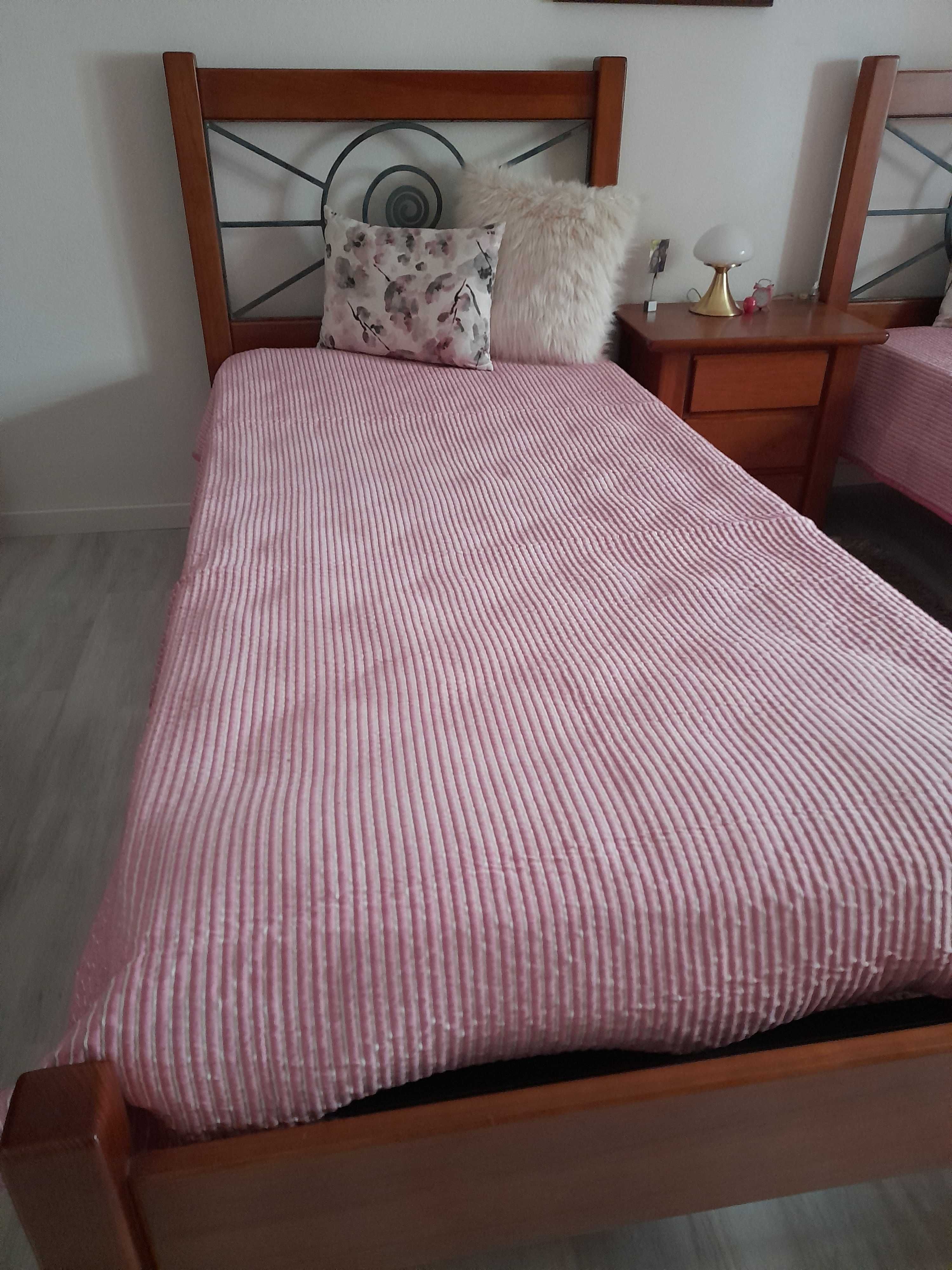 Conjunto de duas camas solteiro