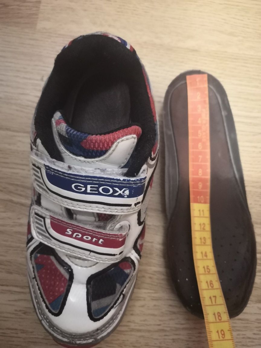 Кросівки бренда Geox, розмір 28