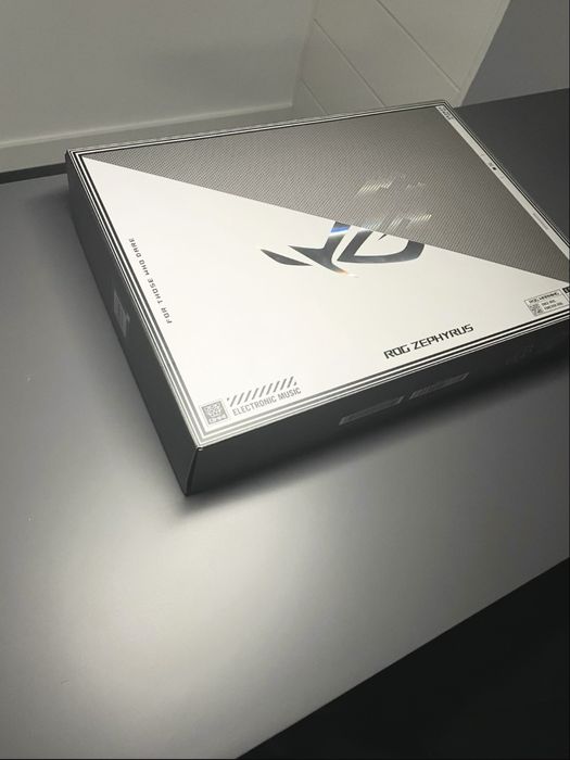 Portátil ASUS ROG Zephyrus M16 GU604VI