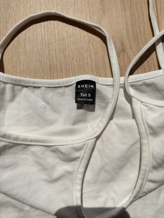 Biała koszulka na ramiaczkach