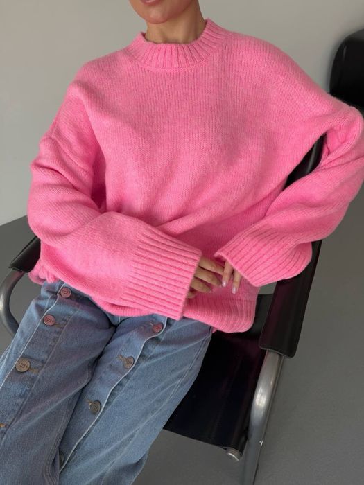 Жіночий стильний светр, є різні кольори