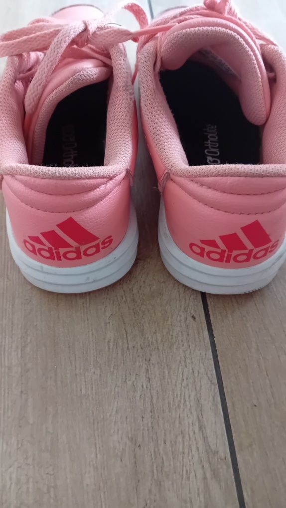 Adidasy dla dziewczynki