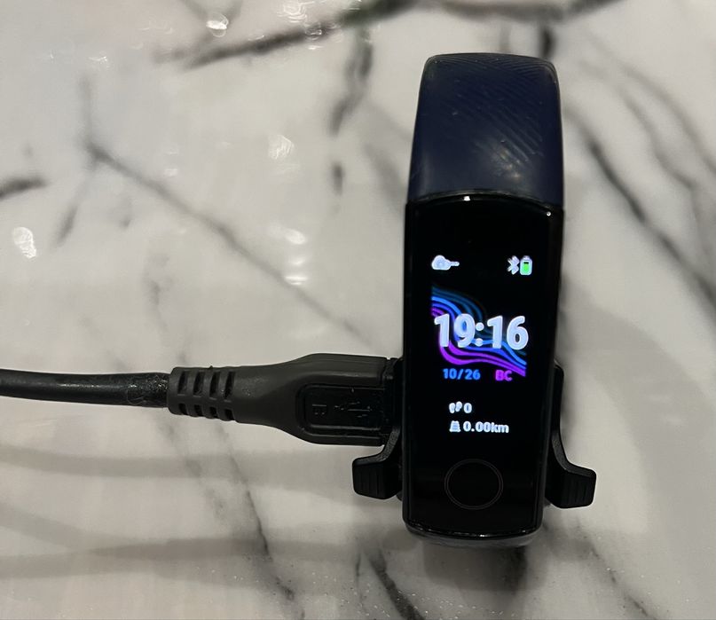 Продам Huawei Honor band 4, Xiaomi Mi Band 4