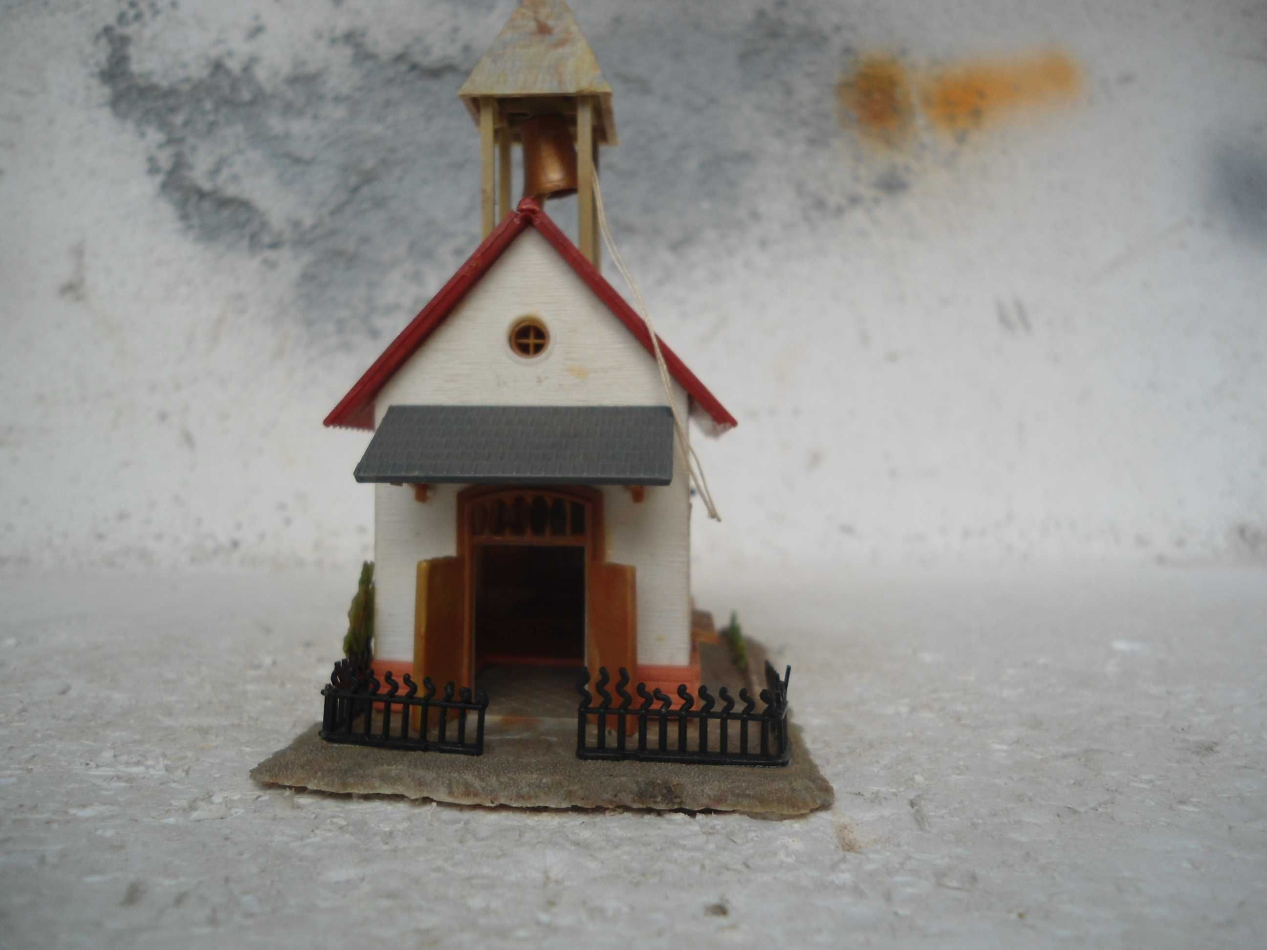 1:160 Pequena Igreja com muitos detalhes e interiores