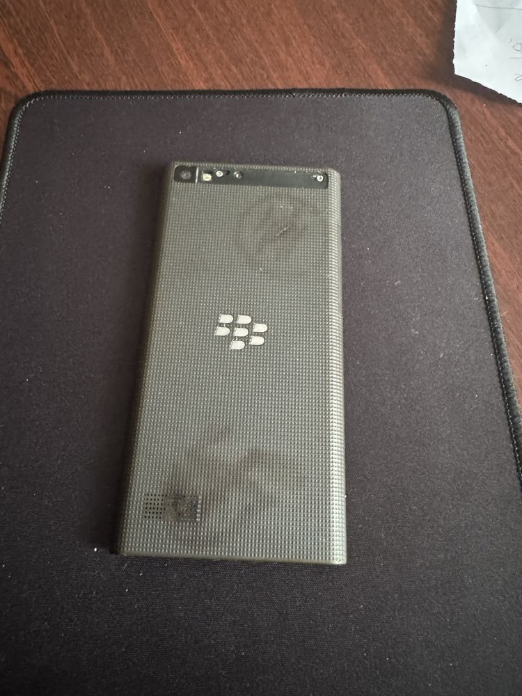Смартфон BlackBerry Leap STR100-1