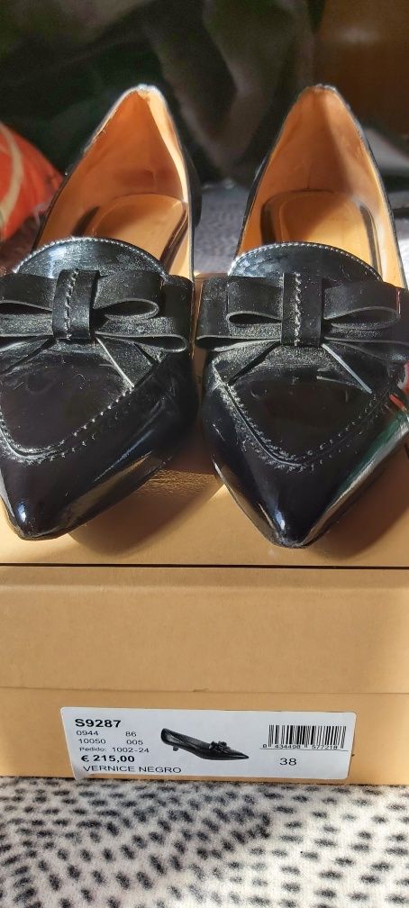 Sapatos pretos 38 Lottusse, como novos e excelente desconto