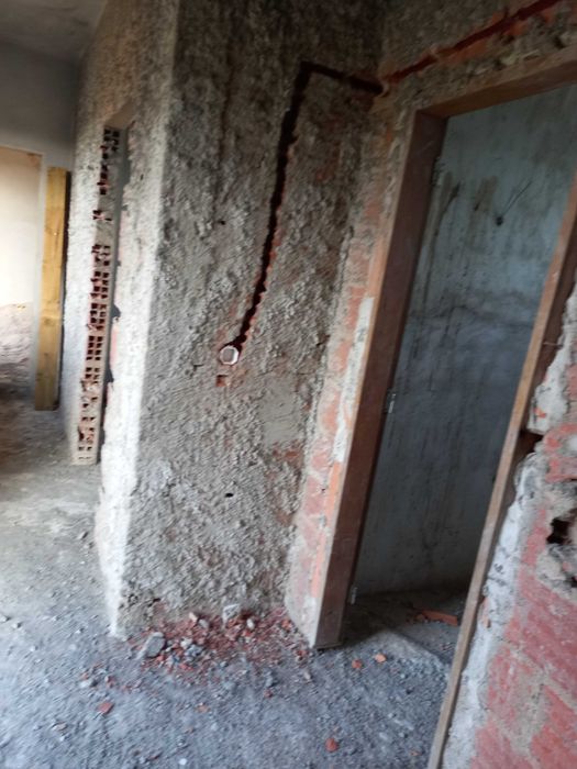 Pedreiro e ladrilhador polivalente