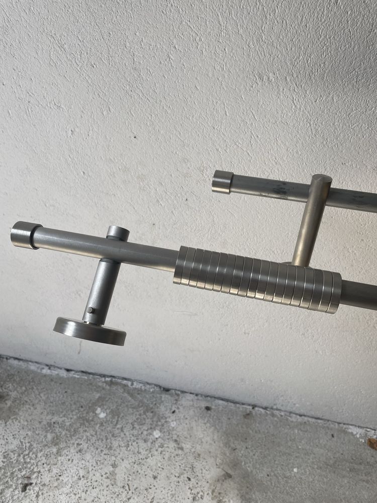 Karnisze metalowe