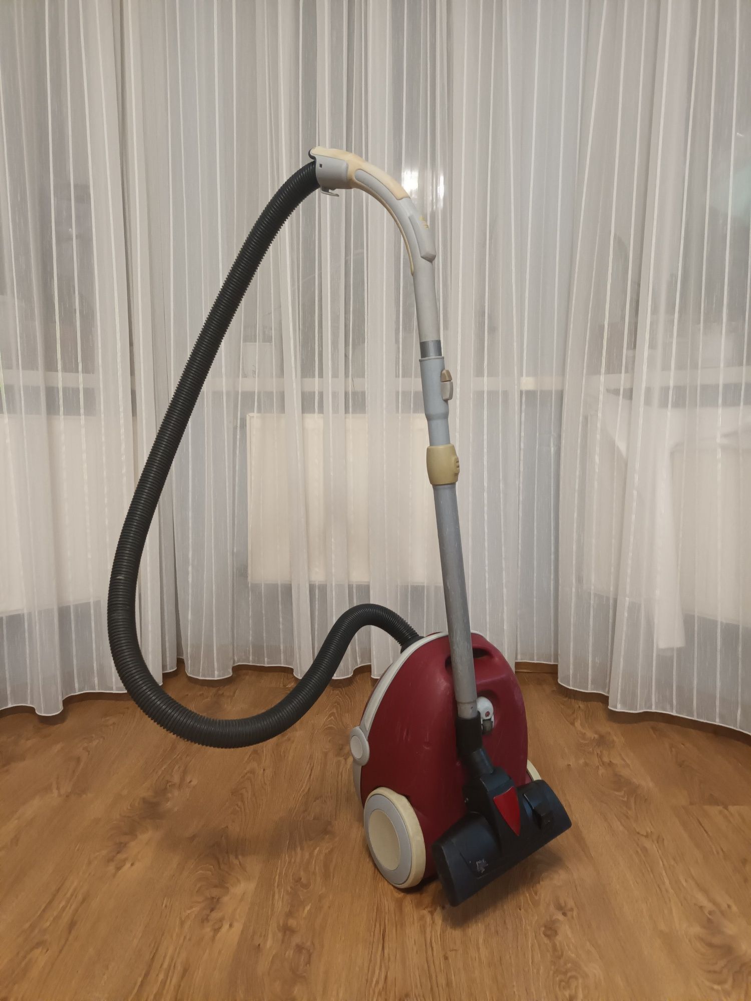 Пилосос AEG Electrolux AUS 4045