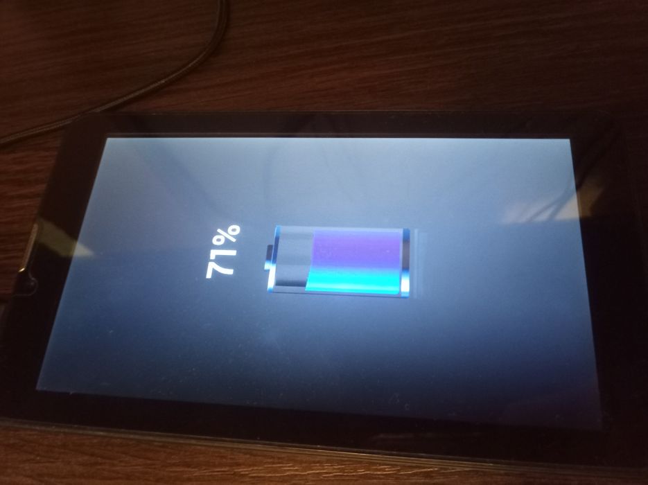 Планшет BRАVIS в гарному стані