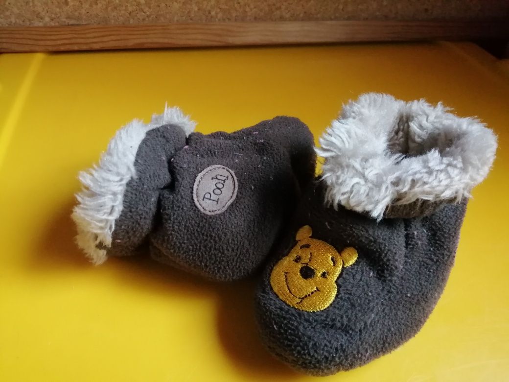 Sapatos/pantufas bebé 9/12 meses. Cada par 2,50€.