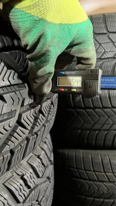 Пара зимової гуми 215/50/17 2022 року