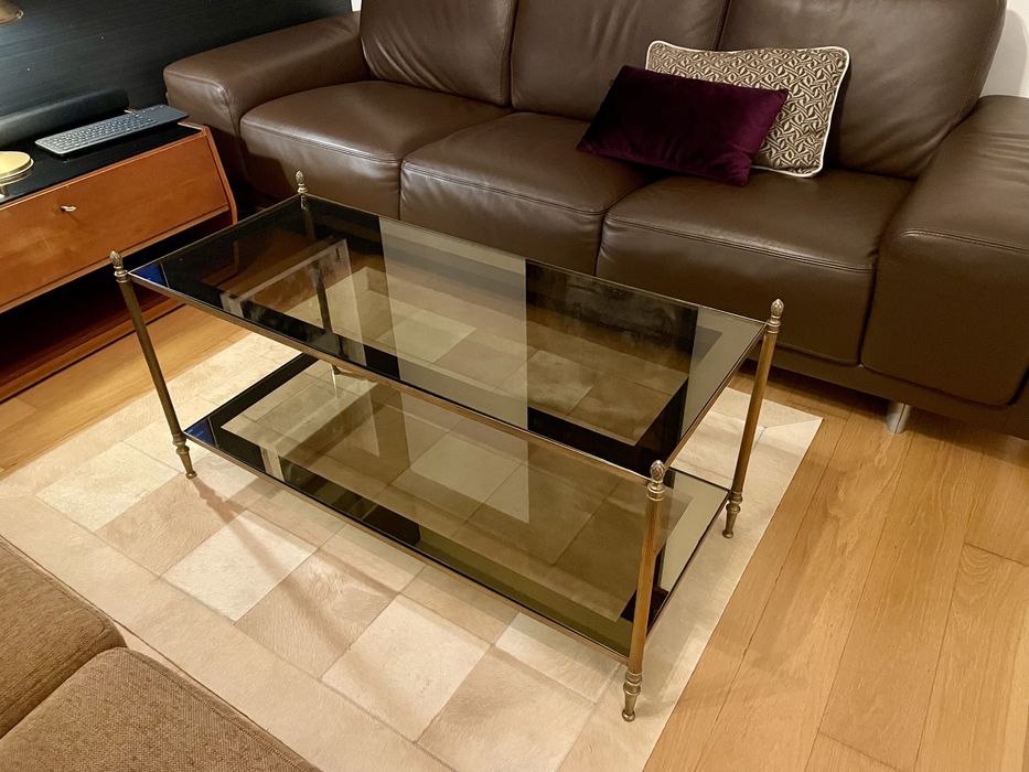 Mesa frente sofa em vidro e latão