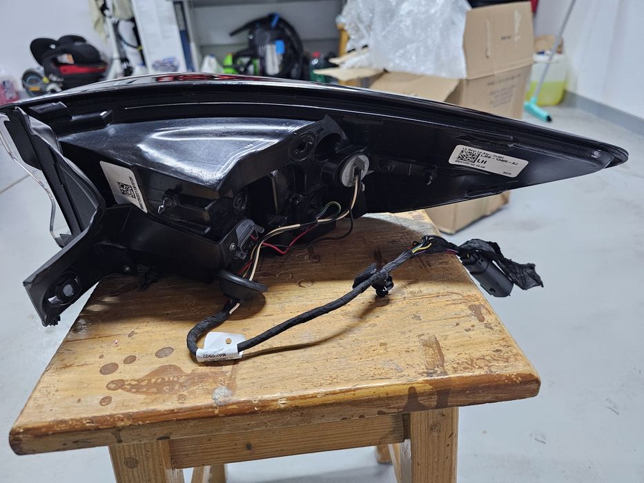 Ford Escape lampy tyl L+P titanium