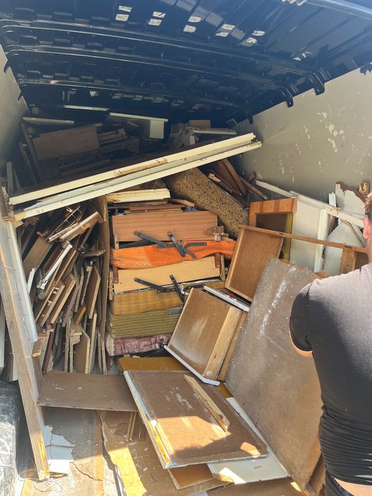 Opróżnianie piwnic , mieszkań, wywóz gruzu , odpadów budowlanych