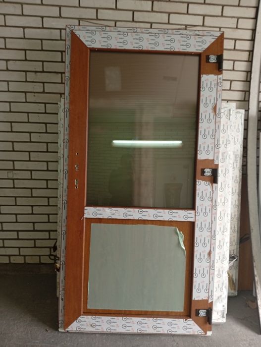 Продаються м/п двері нові по собі вартості. Зов. Зол. ДУБ