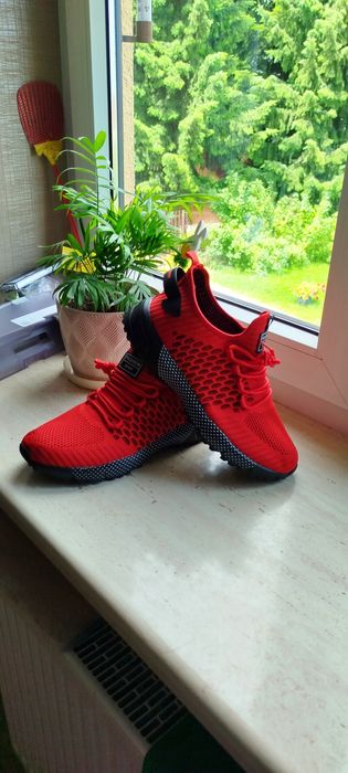 Adidasy męskie sportowe Nowe czerwono czarne roz 42 dł wkładki 27 cm